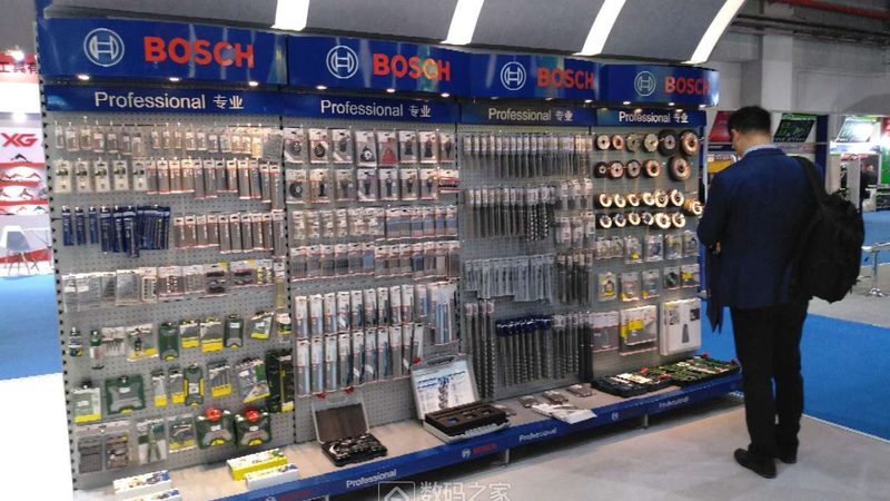 螺丝刀安装五金件图解